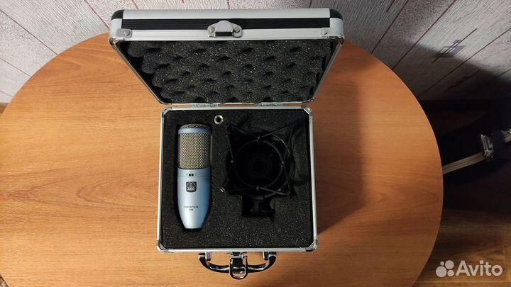 Студийный микрофон AKG p400