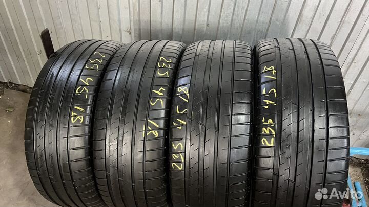 Michelin Pilot Sport 4 235/45 R18 98Y