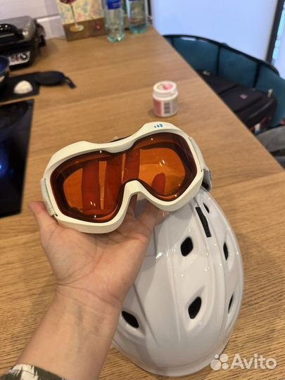 Шлем uvex и очки светлые