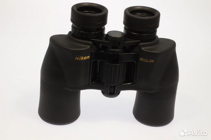Бинокль Nikon Aculon A211 8x42
