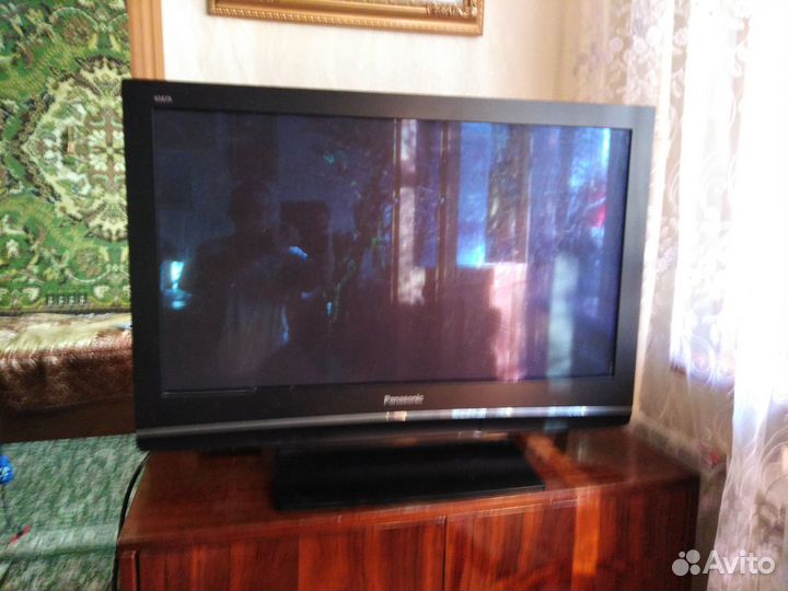 Продам телевизор на запчасти