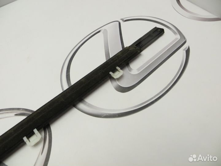 Молдинг стекла задний левый Honda Accord 8