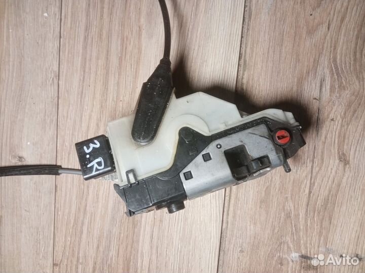 Замок задней правой двери Citroen C4 2