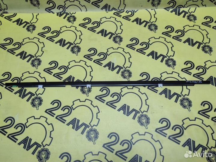 Молдинг стекла (на дверь) задний правый Nissan