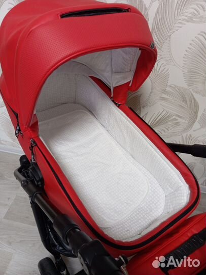 Шикарная Коляска из экокожи