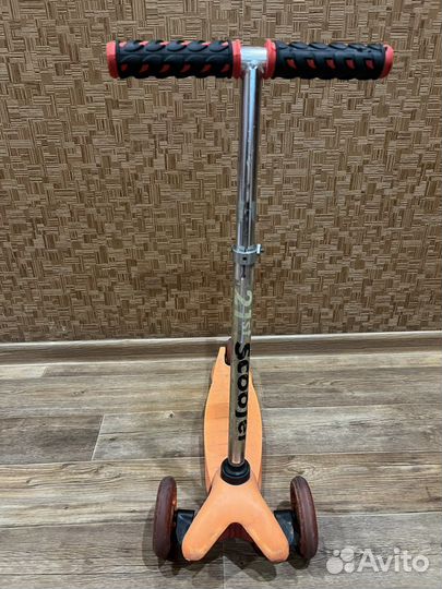 Самокат трехколесный