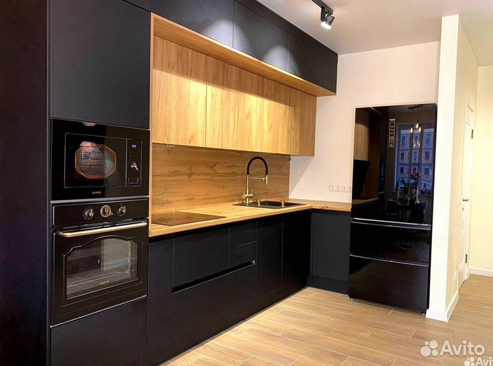 Угловая в потолок кухня на заказ