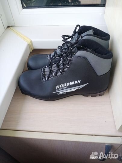 Лыжные ботинки