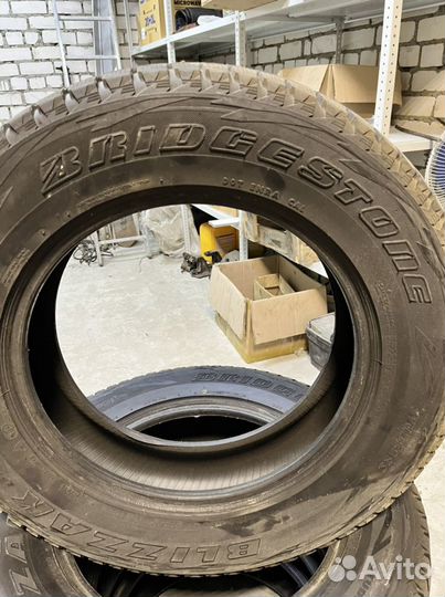 Bridgestone Blizzak DM-V1 215/70 R17 101R