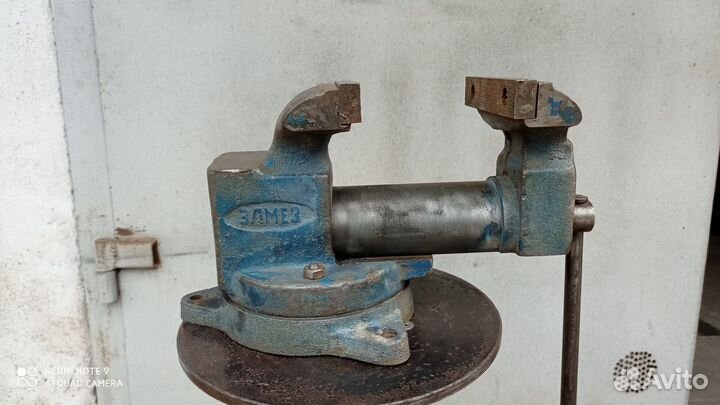 Тиски слесарные поворотные СССР