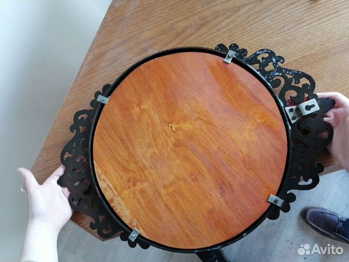 Зеркало с металлической рамкой