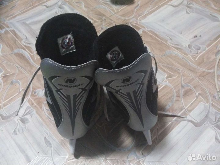 Коньки хоккейные