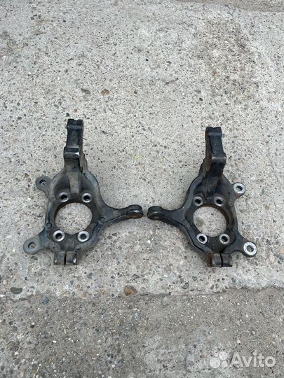 Nissan Sentra B17 кулак передний