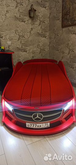 Детская кровать машина