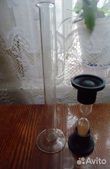 Часы песочные и Пробирка лаб. советские