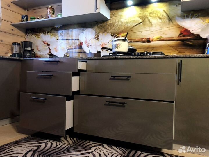 Кухонный гарнитур угловой современный