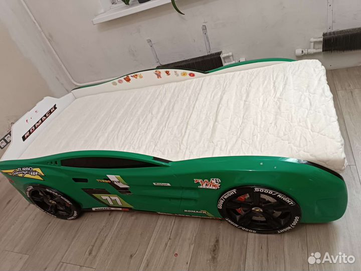 Детская кровать машинка с матрасом бу