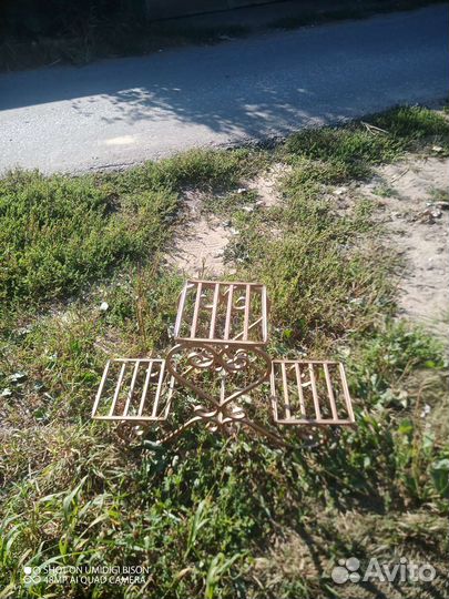 Подставка для цветов напольная металлическая