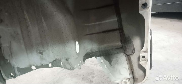 Крыло заднее левое toyota wish ZNE 10