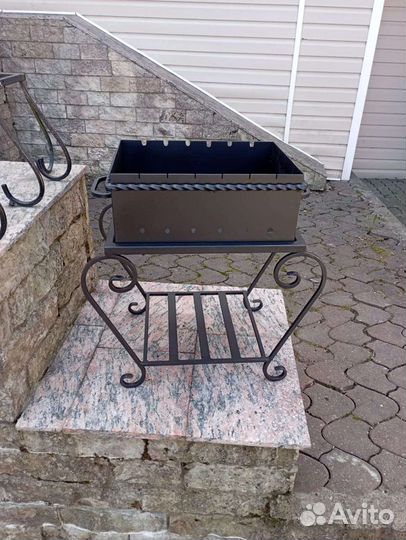 Кованый красивый мангал (новый)