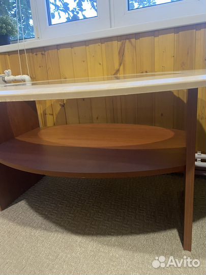 Продается стол