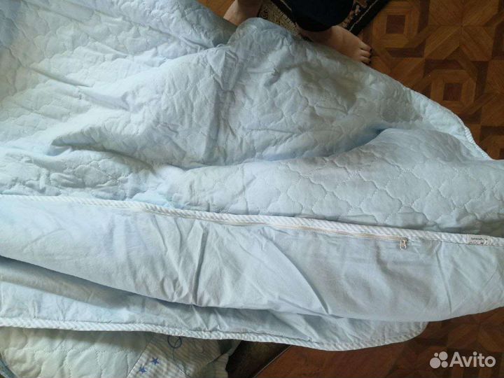 Детское одеяло и подушка в кроватку