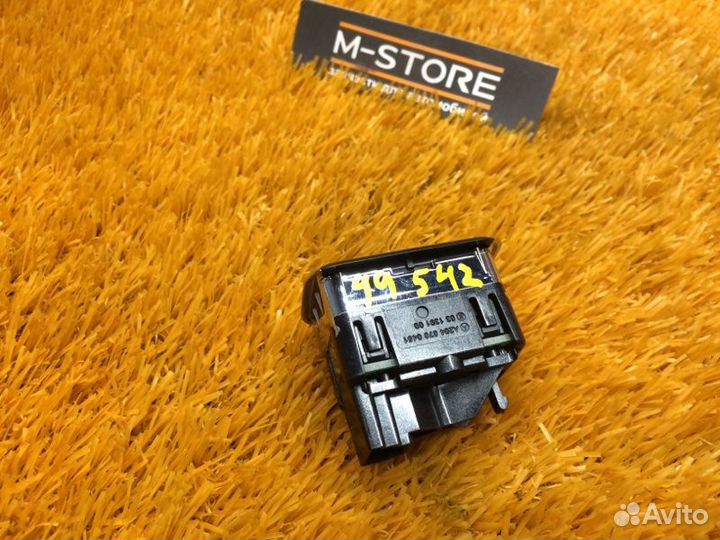 Кнопка стеклоподъемника задняя левая Mercedes-Benz