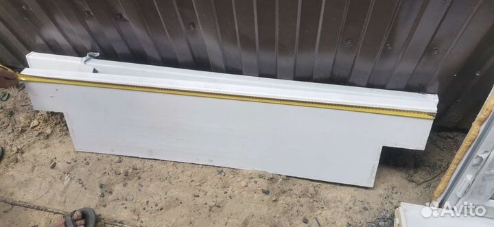 Пластиковое окно и подоконники с отливом