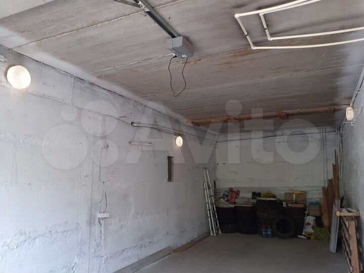 Гараж, > 30 м²