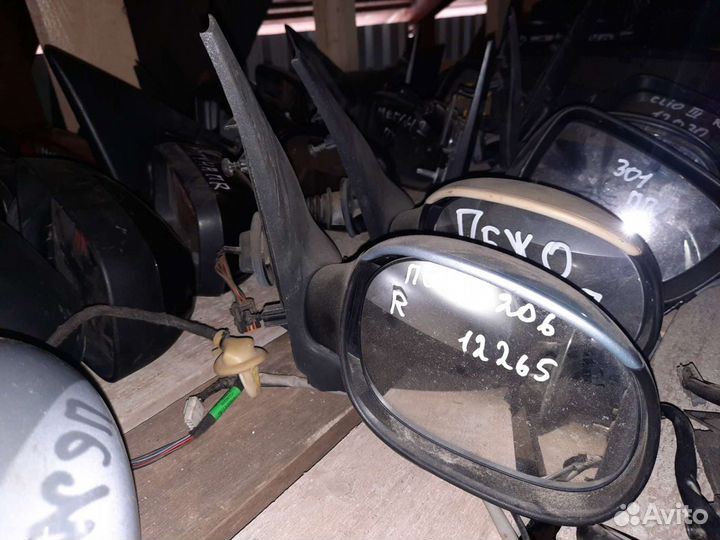Зеркало правое Peugeot 206