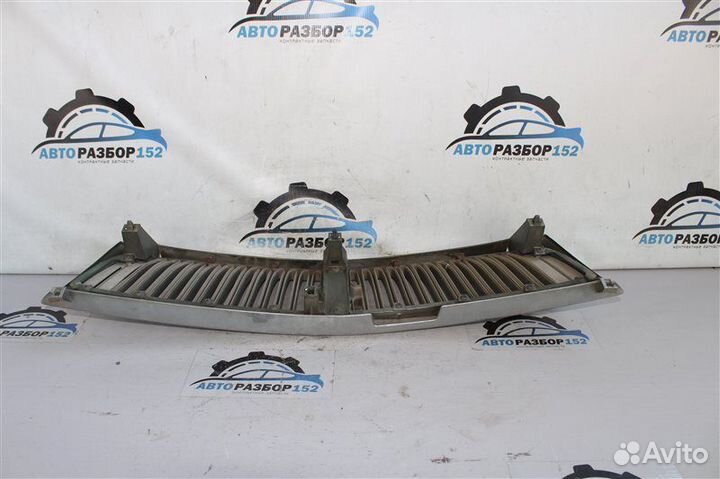 Решетка радиатора Nissan Largo NW30 CD20T