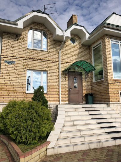 Дом 283 м² на участке 8 сот.