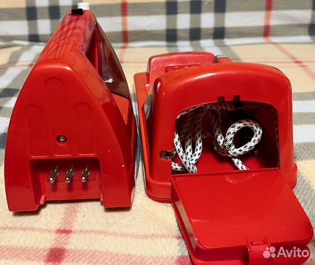 Утюг с отпаривателем (съем.контейнер) Япония