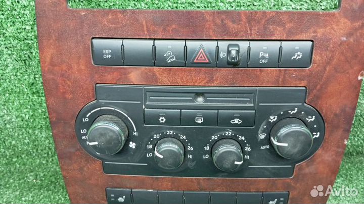 Блок управления климат-контролем Jeep Commander