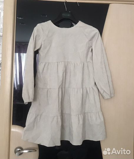 Платье новое цвет светлый беж. Россия р128/134
