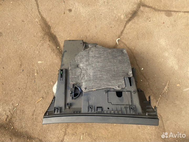 Бардачок Peugeot 308 T7 5FW 2010