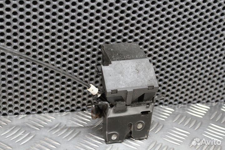 Замок багажника Mercedes-Benz E-класс