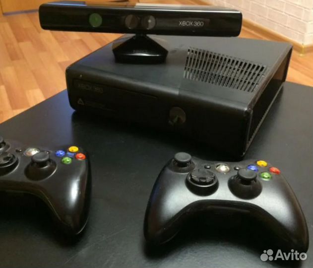 Xbox 360 с Kinect и играми