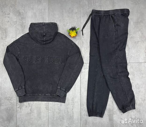 Костюм варенка Balenciaga