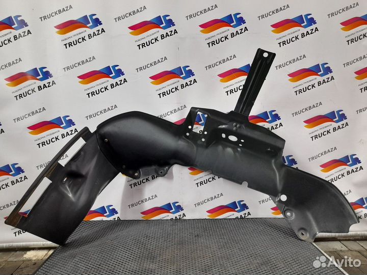 Подкрылок передний правый