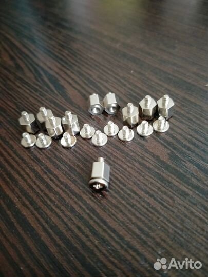 Винт со стойкой для крепления M.2 SSD накопителя