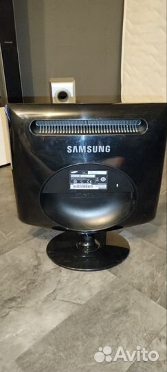 Монитор Samsung SyncMaster 732N