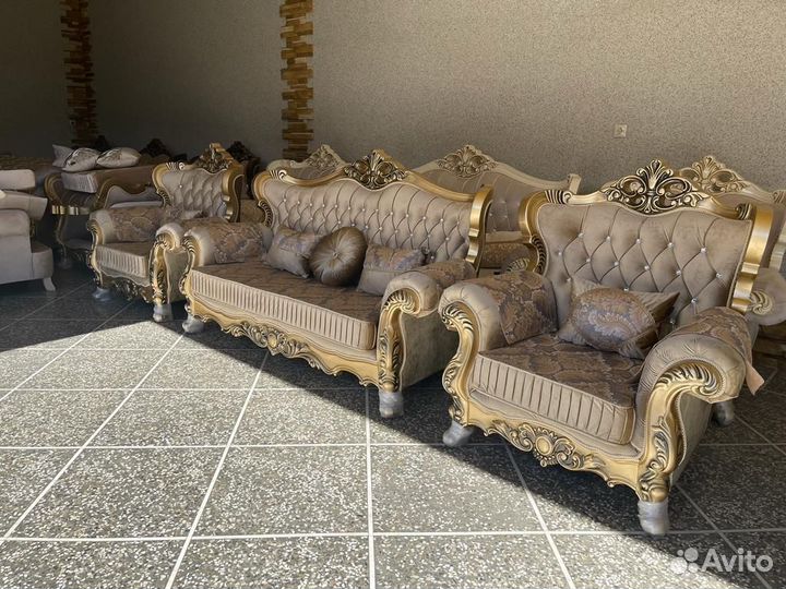 Диван Королевский