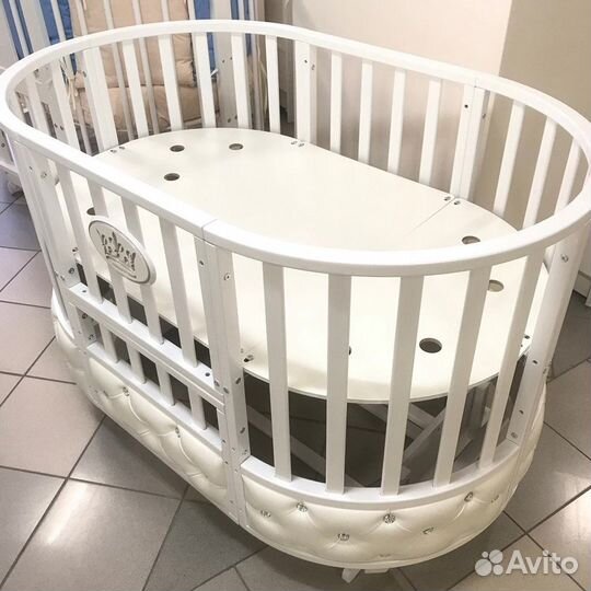 Детская кроватка и комод