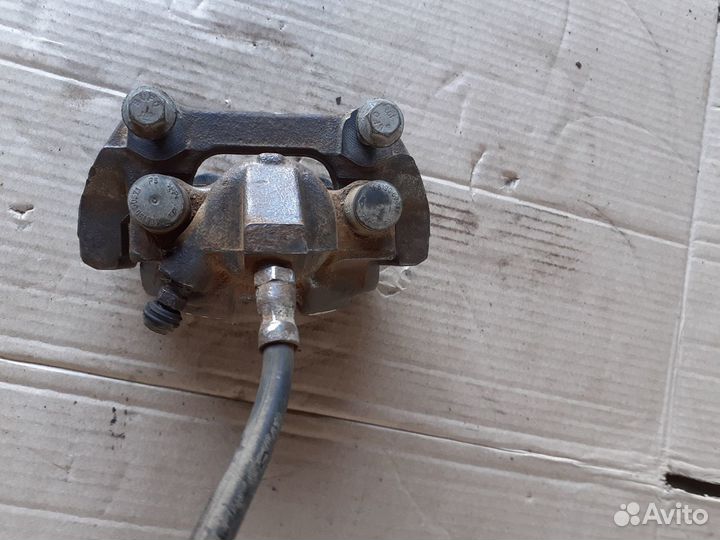 Суппорт задний правый Вольво S80 98-06г.в