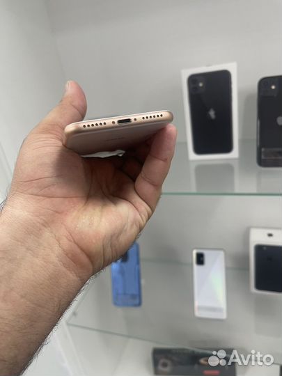 iPhone 8, 64 ГБ