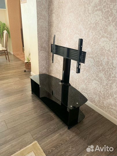 Тумба под тв б/у стеклянная,с кронштейном