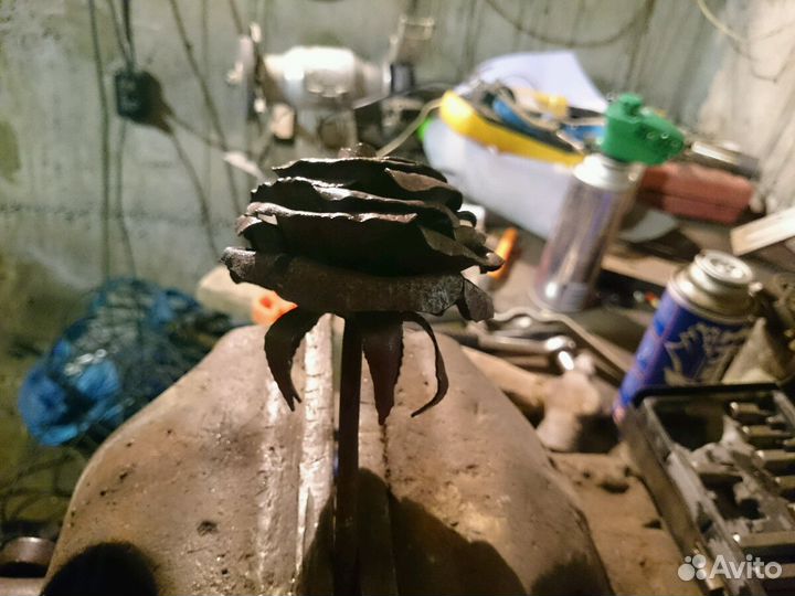 Металическая роза