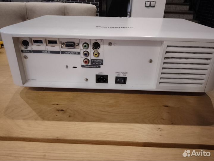 Проектор Panasonic pt-ax200e