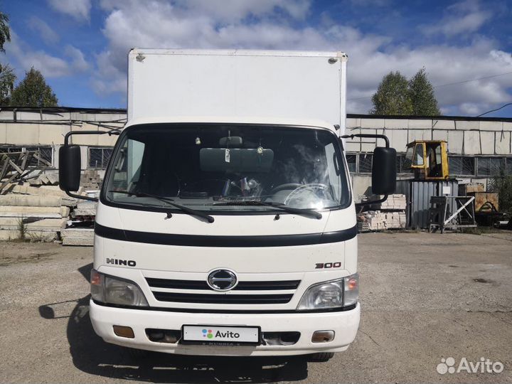 Hino 300 (Dutro), 2010